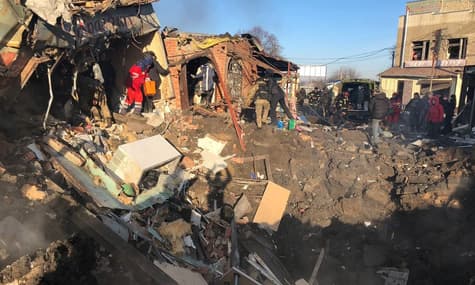 Окупанти вдарили ракетами по ринку в селищі Шевченкове, що на Харківщині: постраждали 7 людей