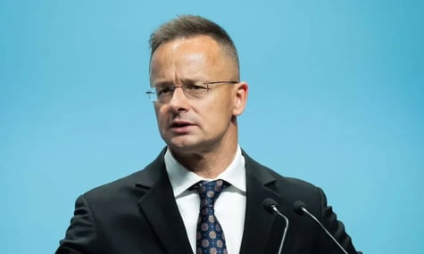 Петер Сіярто Петер Сіярто
