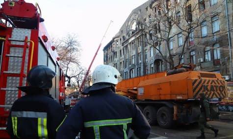В больнице скончался спасатель, который тушил пожар в Одесском колледже