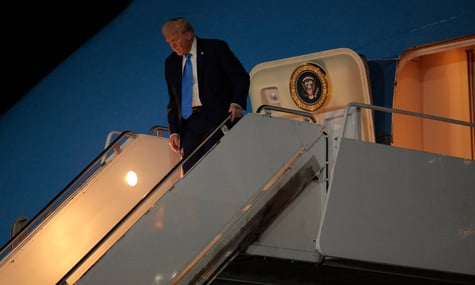 У США арештували чоловіка, який світив лазерною указкою на вертоліт Трампа