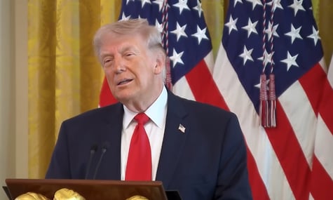 Трамп висміяв стосунки Макрона з дружиною на тлі його відмови допомагати з Іраном