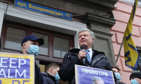 Суд объявил перерыв по делу Порошенко. Адвокаты заявляли, что у политика нет статуса подозреваемого