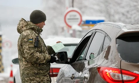 На пункті пропуску «Солотвино» тимчасово не пропускатимуть авто через ремонт мосту