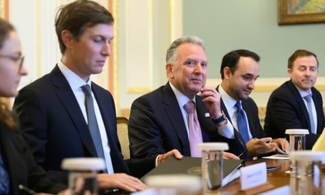 «Це було схоже на пастку». У Києві підозрюють, що США планували зняття санкцій іще до дня народження путіна — Kyiv Independent