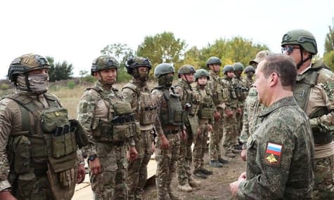 Розвідка розповіла, скільки російських солдатів зараз перебуває на території України
