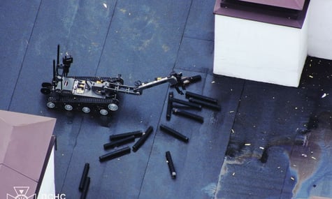 У Вишгороді рф атакувала багатоповерхівку БпЛА з касетними боєприпасами. ДСНС провела унікальну операцію з розмінування