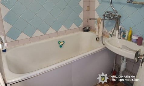 У Миколаєві жінка на дві години залишила 2-річного сина без нагляду у ванній. Він потонув