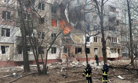 Наслідки влучання російського дрона в багатоповерхівку в Чернігові, 25 грудня 2025 року