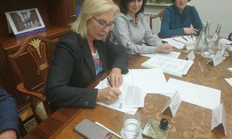 Омбудсменка просить КСУ переглянути конституційність припинення виплат пенсій держслужбовцям