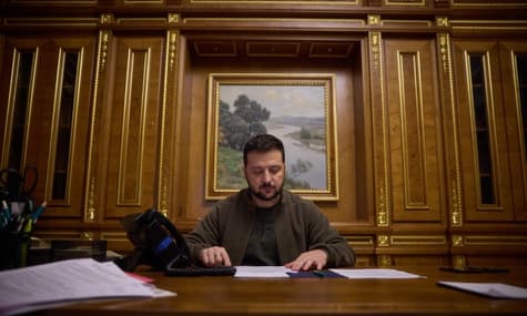 Макрон заверил Зеленского, что Франция поможет восстановить территориальную целостность Украины. Что еще сказал?