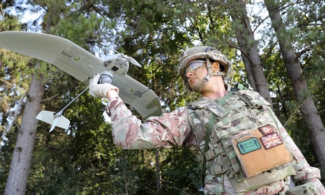 Британський солдат із безпілотником