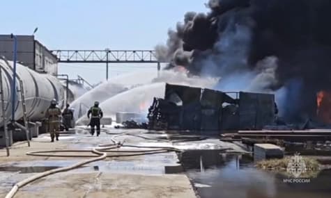 В российском Омске вспыхнули емкости с нефтепродуктами. До этого горели цистерны в Симферополе