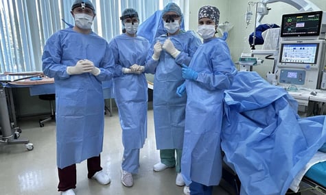 У Києві хірурги дістали військовому уламок, який пройшов через очну орбіту