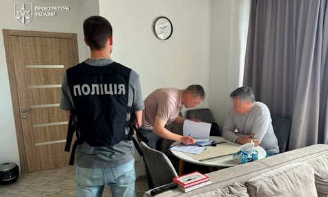 Колишнього в. о. міністра культури підозрюють у сприянні незаконного виїзду за кордон. Імовірно, йдеться про Карандєєва
