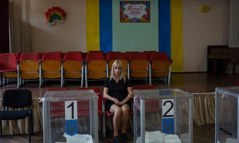 Солнечные спортзалы и украшения от выпускных: как за новую Верховную Раду голосовали в Киеве (ФОТОРЕПОРТАЖ)