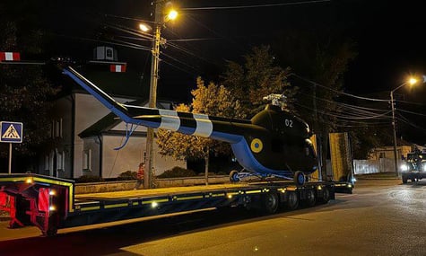 У Полтаві через скарги прибрали гелікоптер, який тільки-но поставили на місці пам'ятника Петру І
