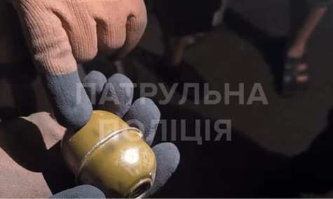У Кривому Розі чоловік погрожував перехожим гранатою — поліція