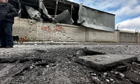 Оккупанты снова обстреляли Херсон: есть погибший и раненая — ОВА