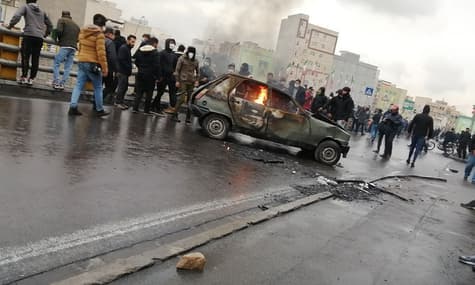 В Иране на фоне протестов отключили мобильную связь и интернет