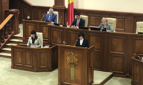 Sandu's Government Resigns as Moldovan MPs Pass No-Confidence Vote