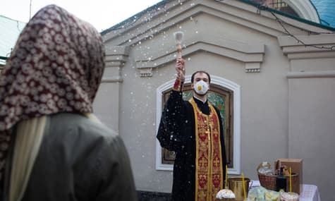 Easter Sunday In Quarantined Kyiv (PHOTO REPORT)