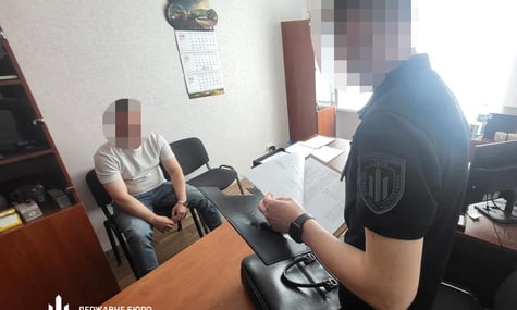 На Черкащині поліціянту з групи оповіщення вручили підозру. Він, за версією слідства, безпідставно побив чоловіка — ДБР