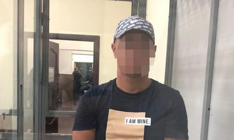 Під варту взяли чоловіка, який у потягу побив жінку та намагався її зґвалтувати