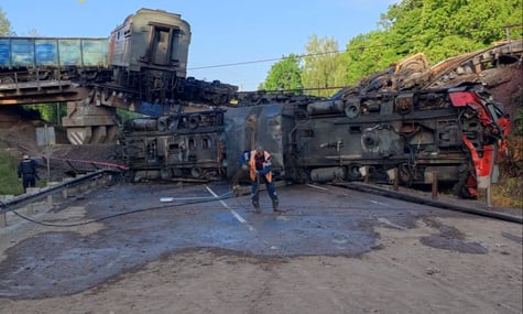 У росії заявили, що підриви стали причиною падіння мостів і на Брянщині, і на Курщині. Це розслідують як теракт