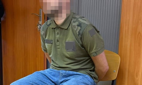 У Польщі чоловік із ножем напав на двох українців у міському автобусі. Причиною стала національність