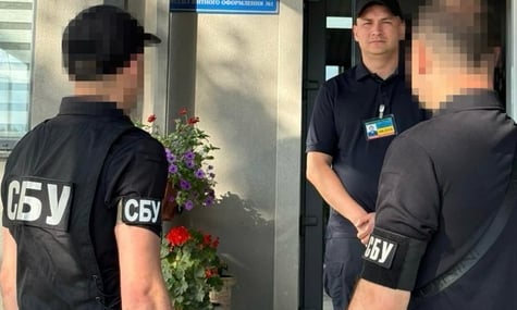 Правоохоронці прийшли з обшуками на митниці у трьох регіонах України — джерела