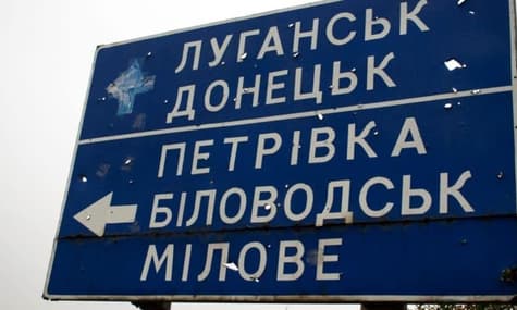В оккупированном Беловодске в Луганской области обстреляли машину с местными оккупационными властями