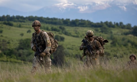 Двоє провідних республіканців розкритикували адміністрацію Трампа за скорочення військ у Румунії