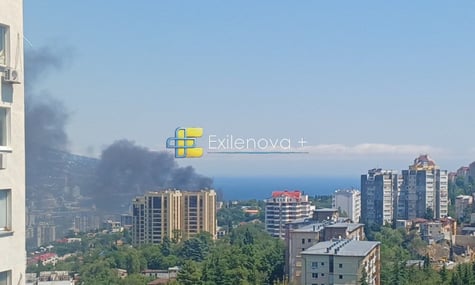 «Негайно покиньте набережну». Над окупованою Ялтою здіймається дим, росЗМІ пишуть про атаку морських дронів