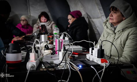 У Вишгороді четверту добу немає світла. Рятувальники розгорнули додаткові генератори та «Пункти незламності»