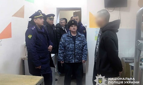 Ексначальник Таганрозького СІЗО сам наказував катувати журналістку Вікторію Рощину. Йому повідомили про підозру