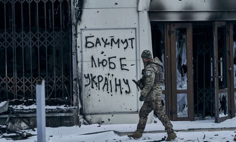 росія може заявити про захоплення Бахмута до річниці вторгнення незалежно від реальної ситуації — розвідка