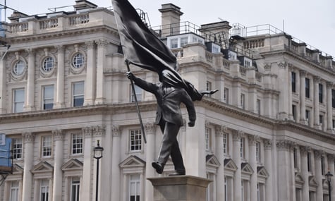 Статуя Бенксі у Лондоні