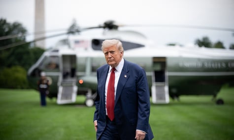 Трамп погодився, що США мають надати Україні гарантії безпеки. Але лише за однієї умови — Politico