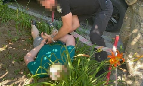 Чоловік посадовиці ТЦК щомісяця вимагав від дружини загиблого військового по 75 тисяч гривень — правоохоронці