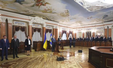 Порошенко назначил 75 судей Верховного суда