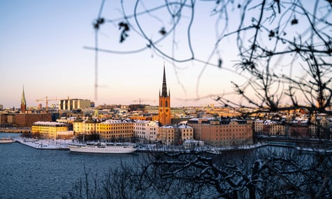 Німецькі туристи у Швеції відпиляли крижину, щоб створити «плавучу сауну», а потім застрягли на ній посеред води