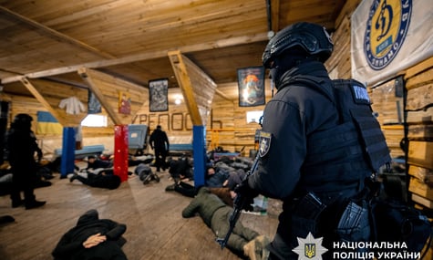 На Київщині викрили «реабілітаційний центр», де людей били, примушували працювати й вводили їм заспокійливі — поліція