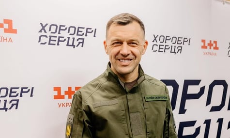 Припускає, що через підтримку Федорова. Ексбанкір та засновник «Шершнів Довбуша» Андрій Оністрат подав рапорт на звільнення