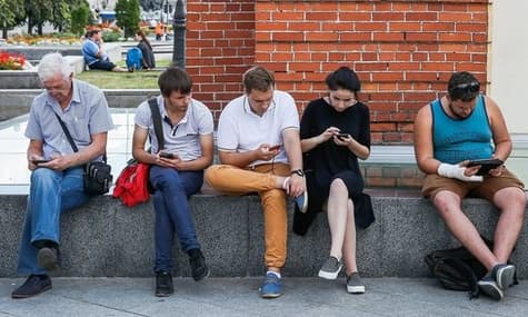 Expert Explains: How To Spot A Propaganda Bot on Twitter