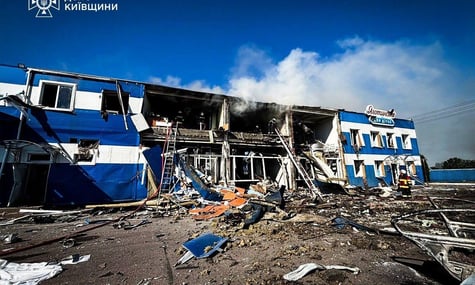У Броварському районі російський удар зруйнував будівлю заводу «Яготинське для дітей». Є загиблі