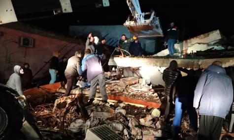 Уже более полутысячи человек погибли из-за мощного землетрясения в Турции