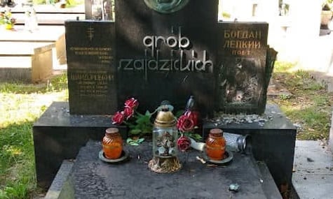 «Свідома провокація для розпалювання ворожнечі». У Польщі пошкодили могилу українського письменника Богдана Лепкого