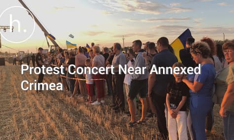 Ukrainian Band Plays Protest Concert Near Annexed Crimea