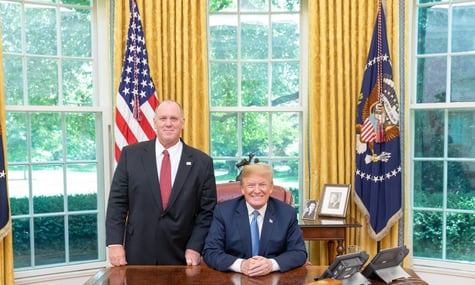 «Прикордонний цар» Трампа отримав хабар за допомогу з контрактами. Справу закрили — медіа
