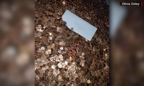 Чоловік майже чотири місяці чекав виплати $915 після звільнення. І дочекався — 90 тисяч монет із запискою «Іди н***й!»
